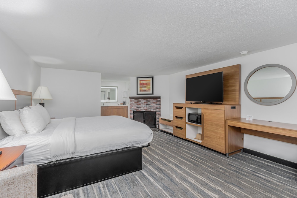 Crossroads Inn & Suites 25/68
