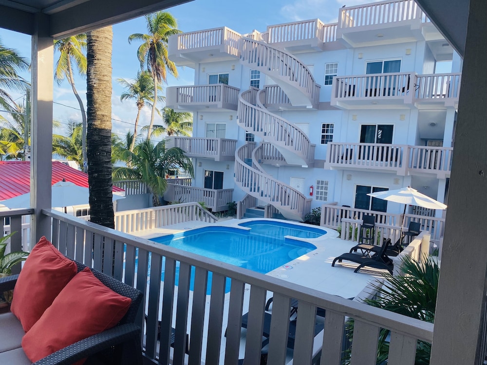 La Isla Resort 6/68