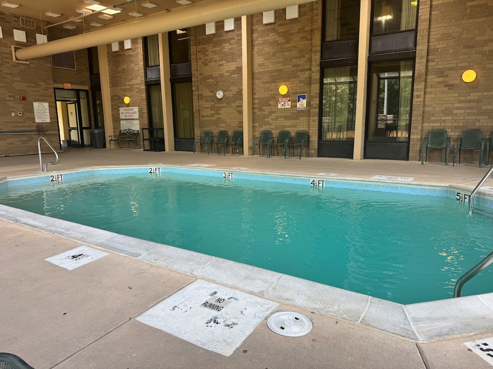 AmericInn by Wyndham Memphis East 29/33