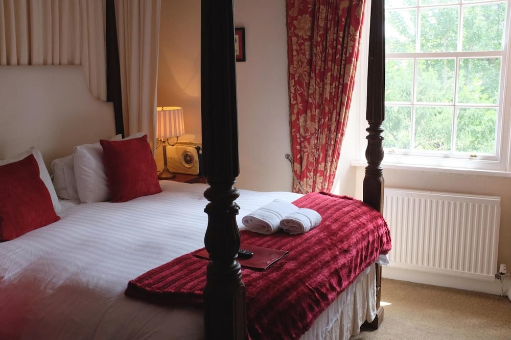The Old Court Hotel 8/41