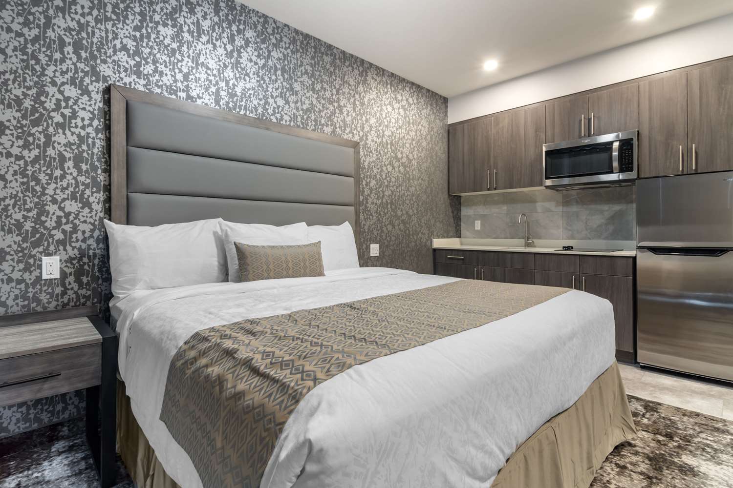Efficiency, King Bed