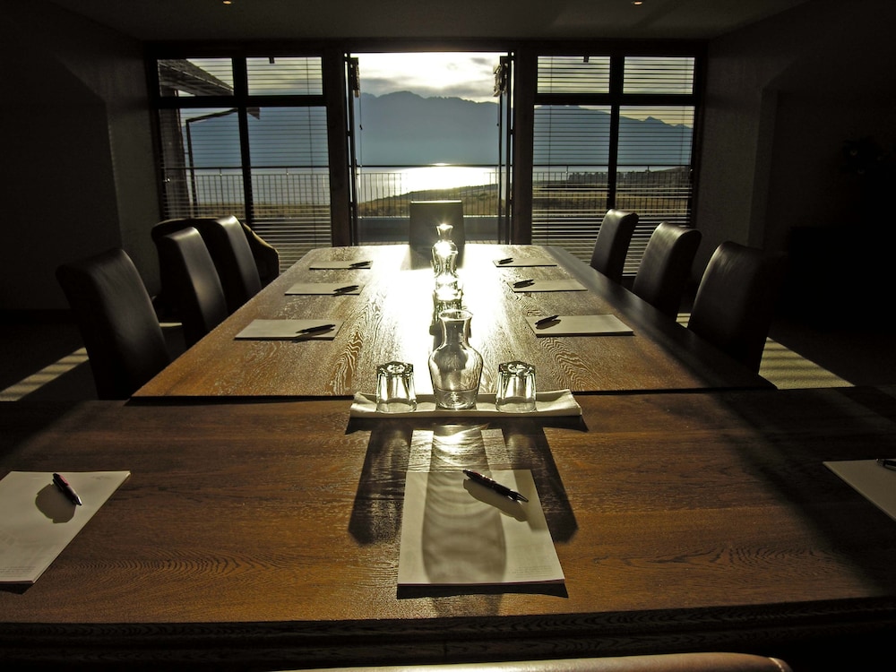 FIORDLAND LODGE 54/72