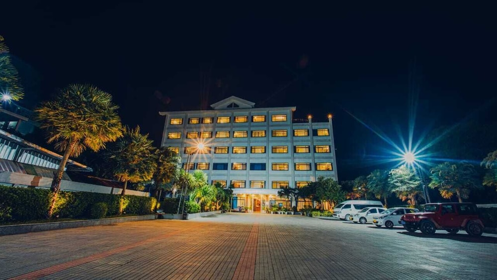 Sisombat Plaza Hotel 6/71