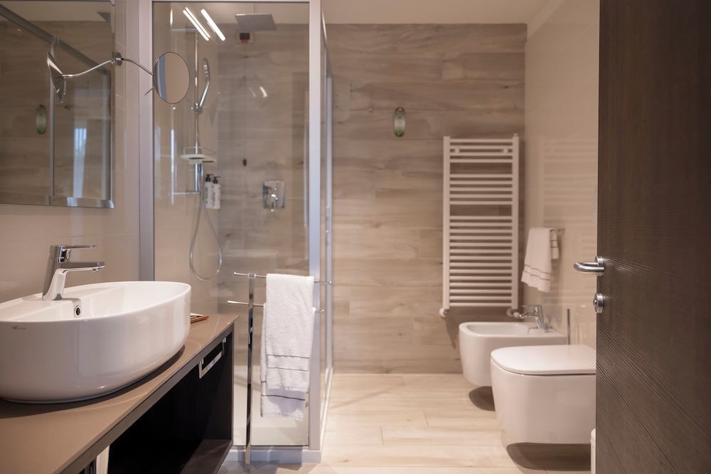 Vision Hotel 50/50