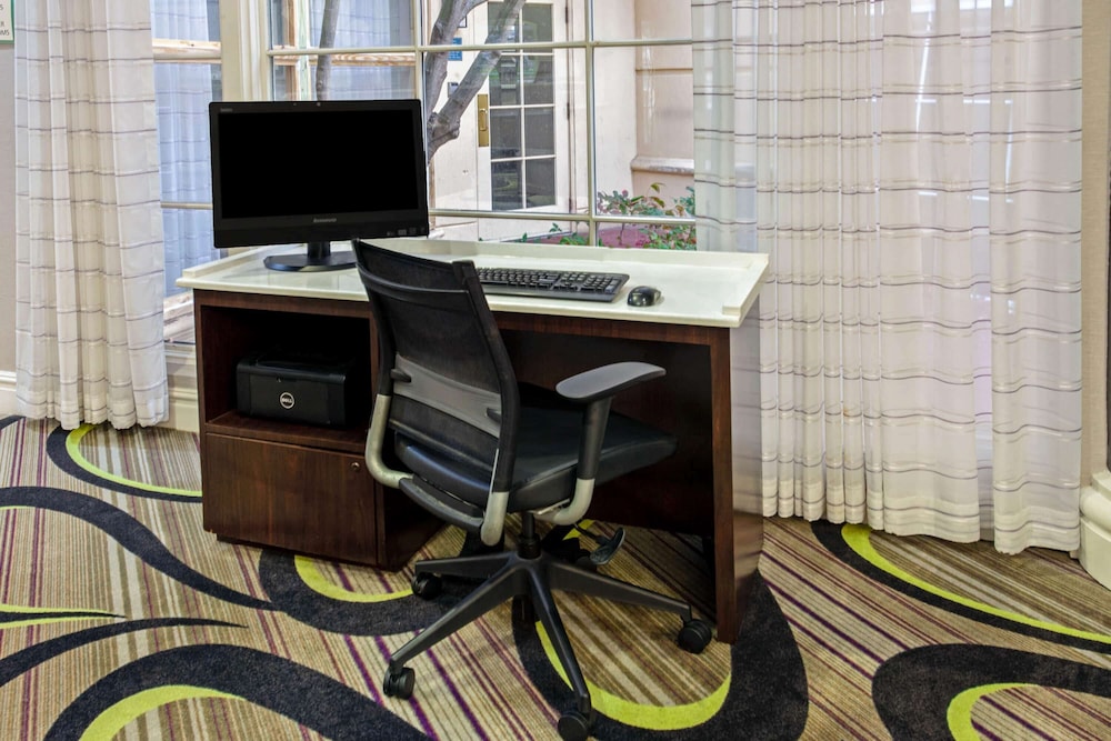 La Quinta Inn & Suites by Wyndham Birmingham Hoover 34/43