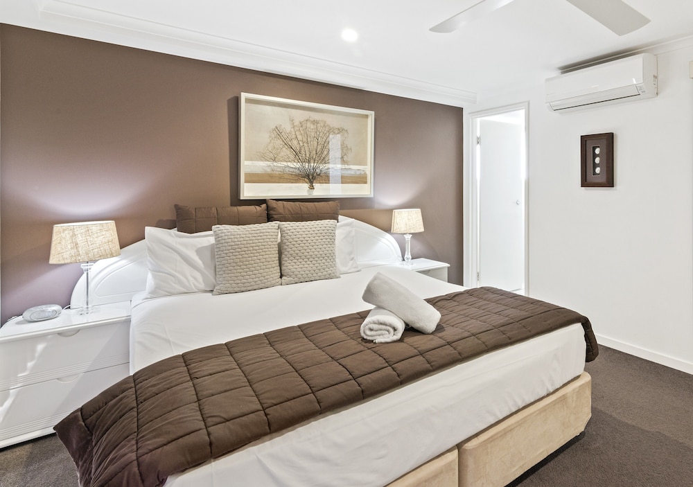 Solnamara Beachfront Apartments 25/75