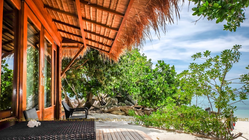 Ten Moons Lipe Resort 41/50