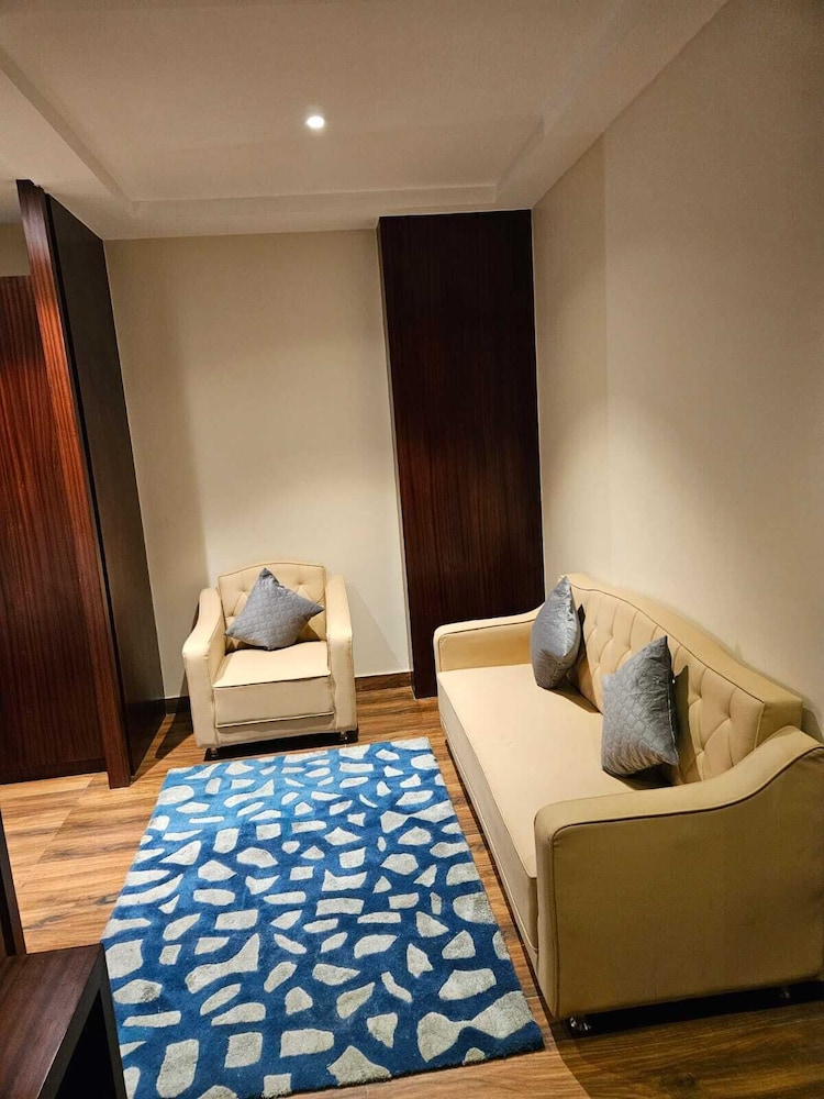 Four Leaf Hotel Akosha 22/47