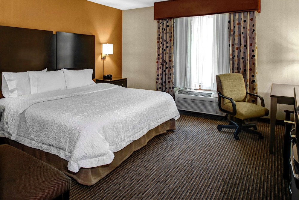 Hampton Inn and Suites-Bakersfield/Hwy 58, CA 15/51