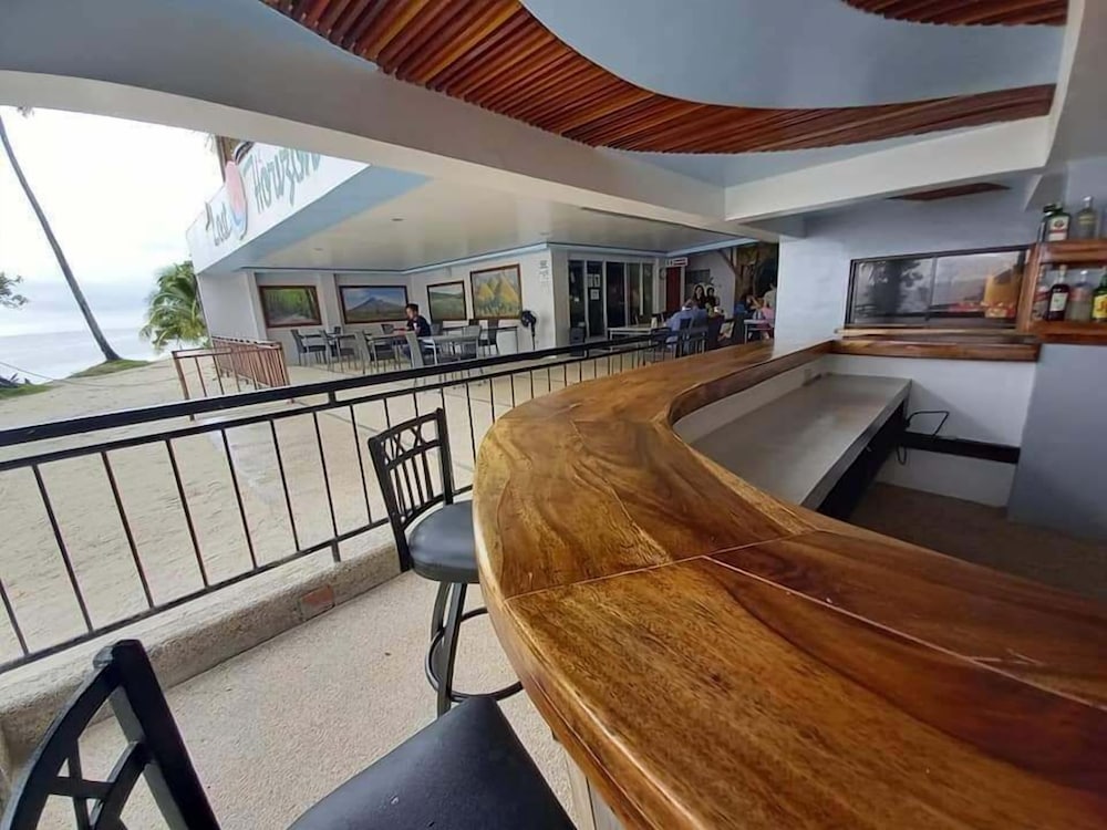 Lost Horizon Beach Dive Resort 44/64