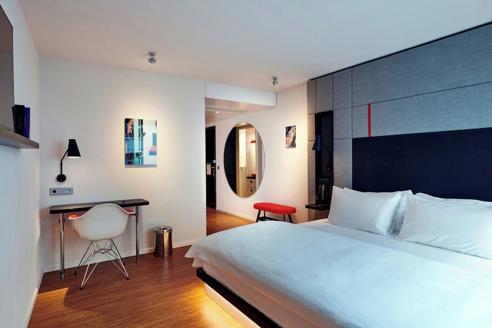 ROOM, KING BED, ACCESSIBLE