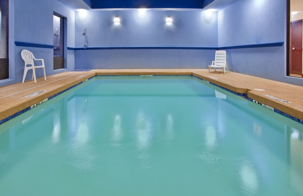 Holiday Inn Express Hotel & Suites Laurel 33/53