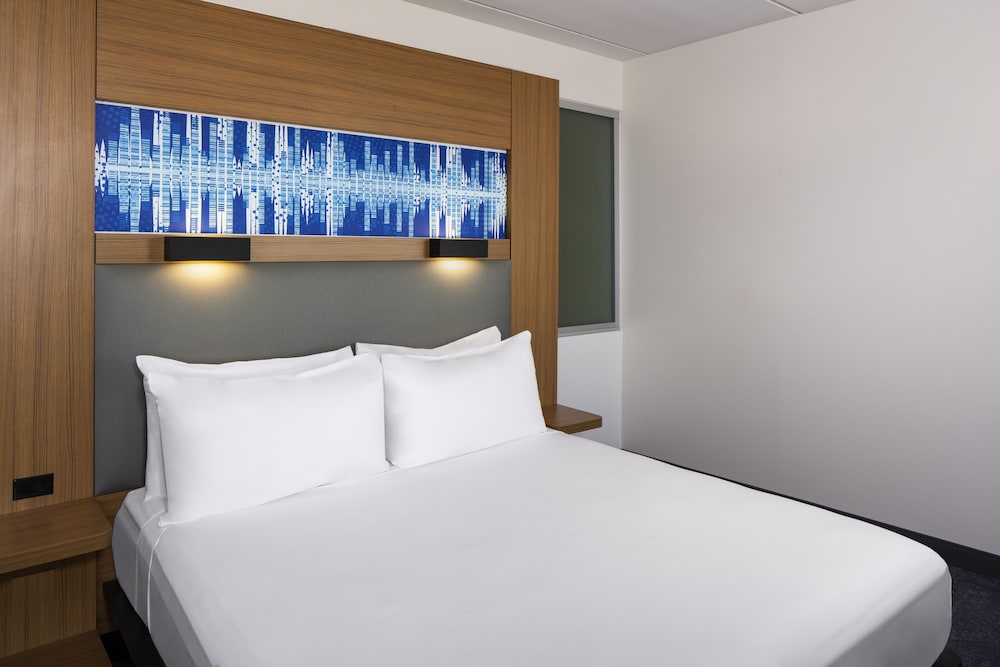 Aloft Tempe 15/43