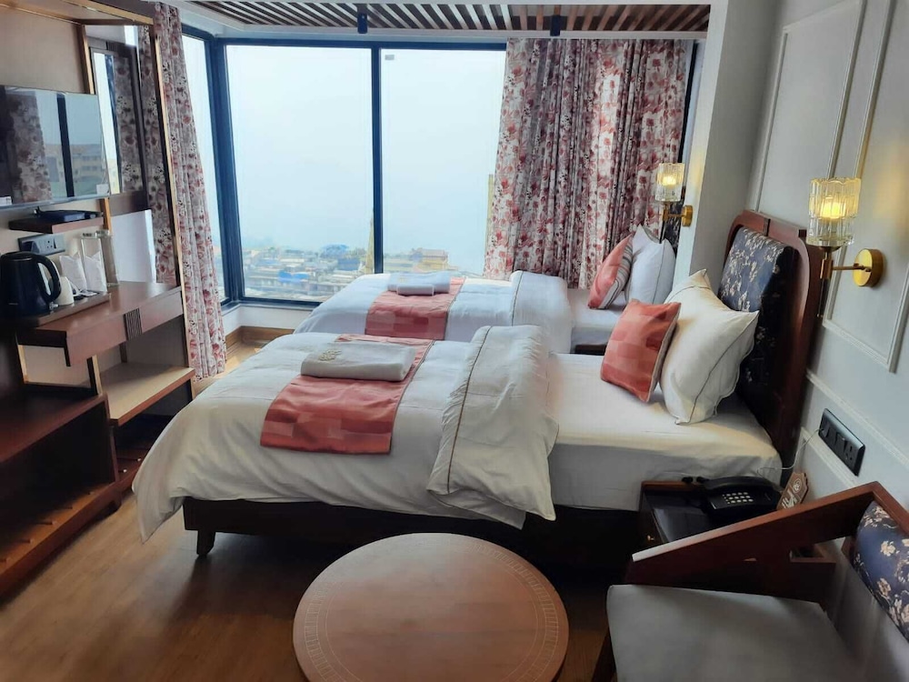DUPLEX, SUITE