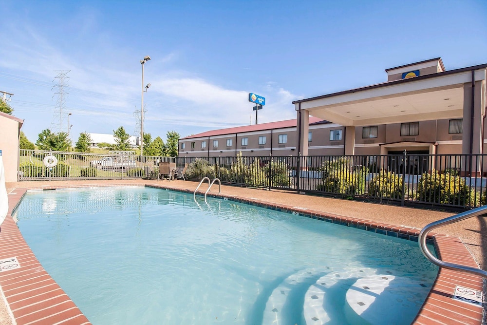 Comfort Inn Jackson I-40 4/33