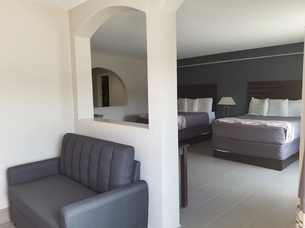 Regency Inn & Suites Houston East I 10 45/52