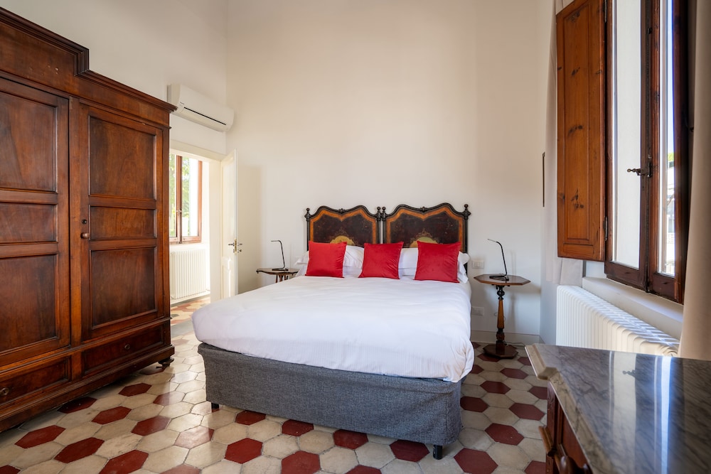 Deluxe, Apartment, Double and Twin Beds