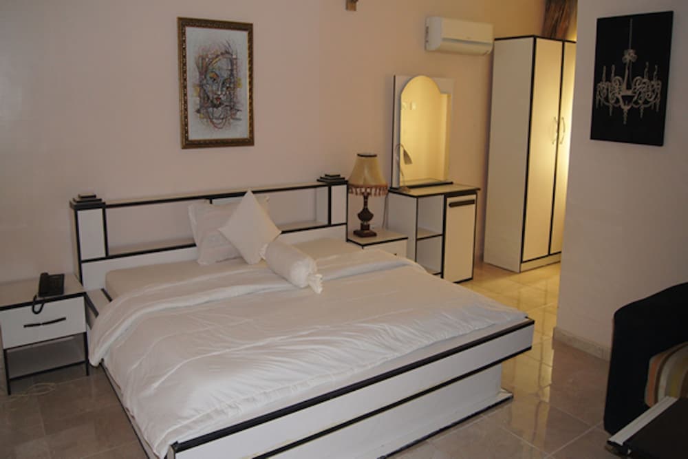 Royalview Hotel And Suites 24/62
