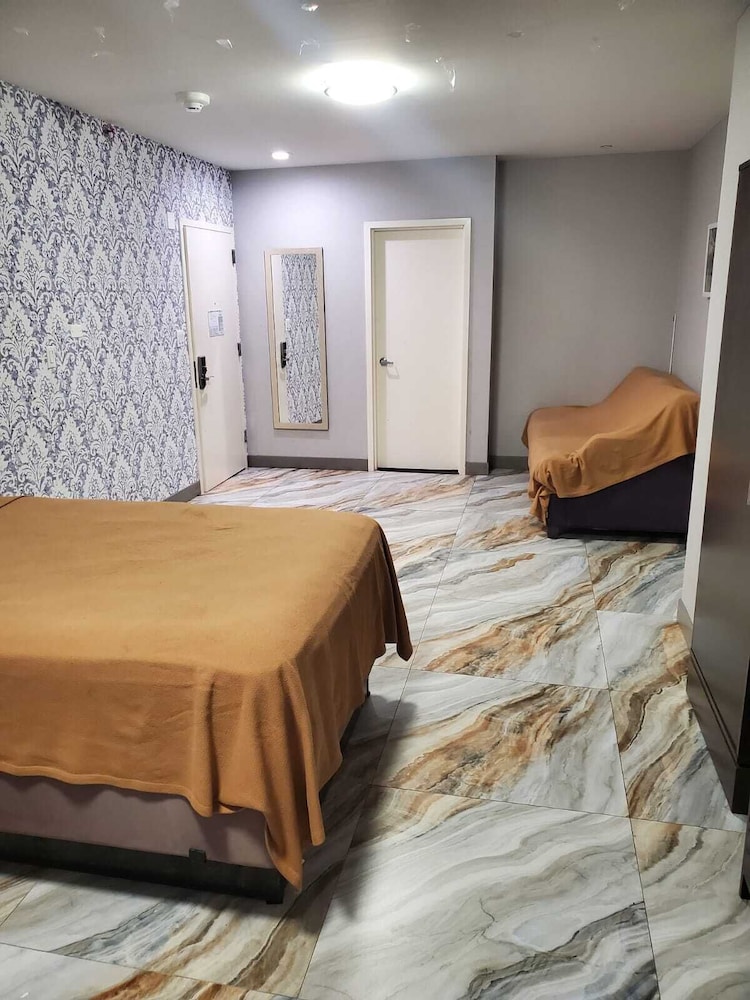 The Essence at JFK, Ascend Hotel Collection 13/21