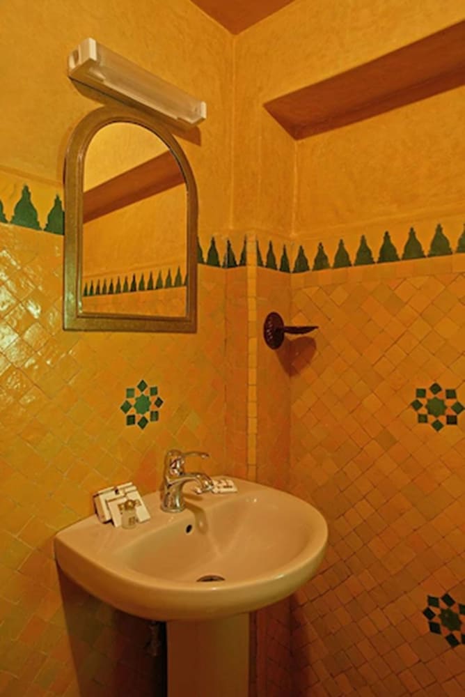 Riad Al Madina Hotel 70/71