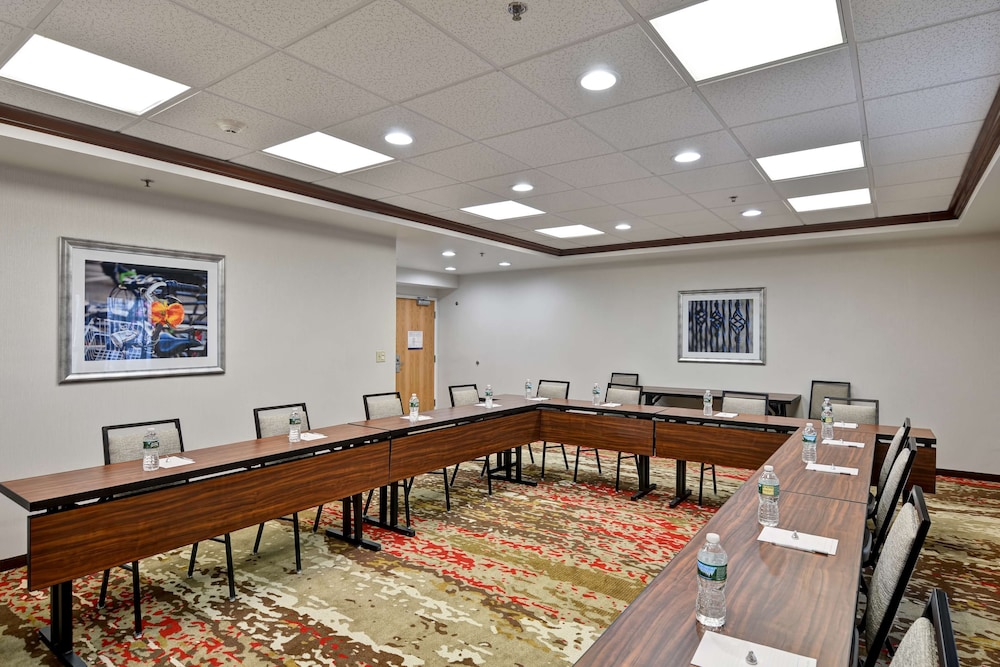 Hampton Inn Albany Wolf Road 41/65