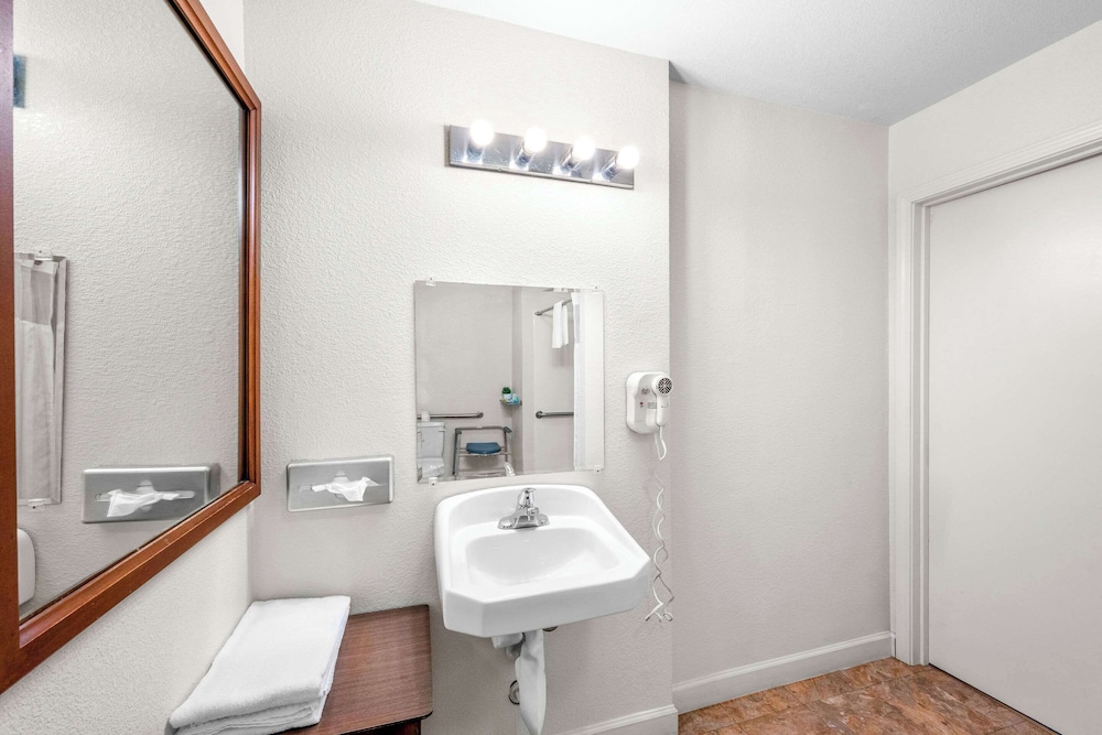 Quality Inn and Suites Jackson CA 42/45