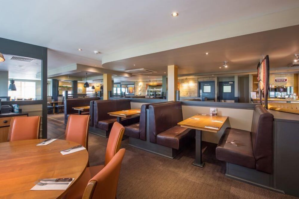 Premier Inn Llanelli Central East Hotel 34/50