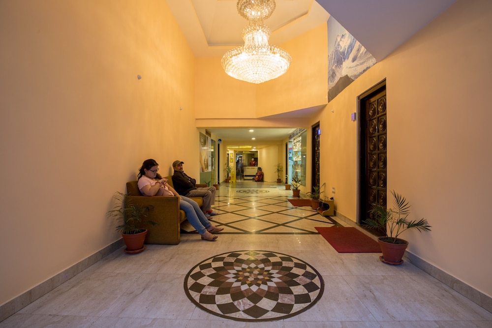 Moon Light Hotel 7/55