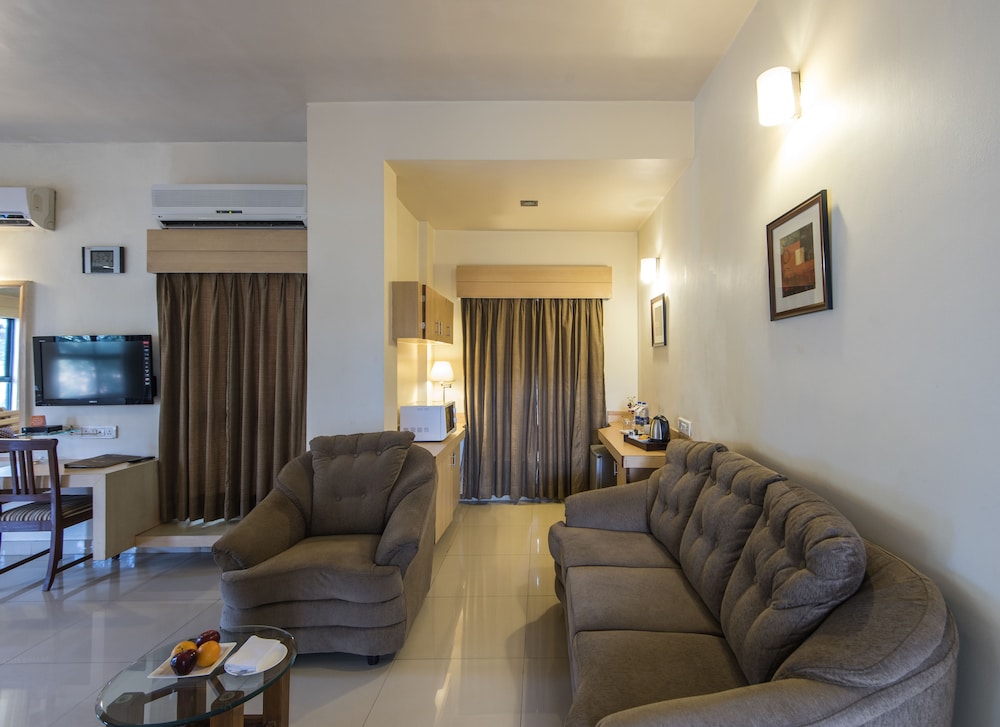 Phoenix Hotel 29/50