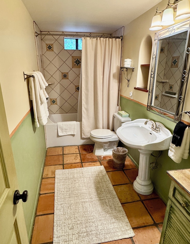 Blue Iguana Inn 62/64