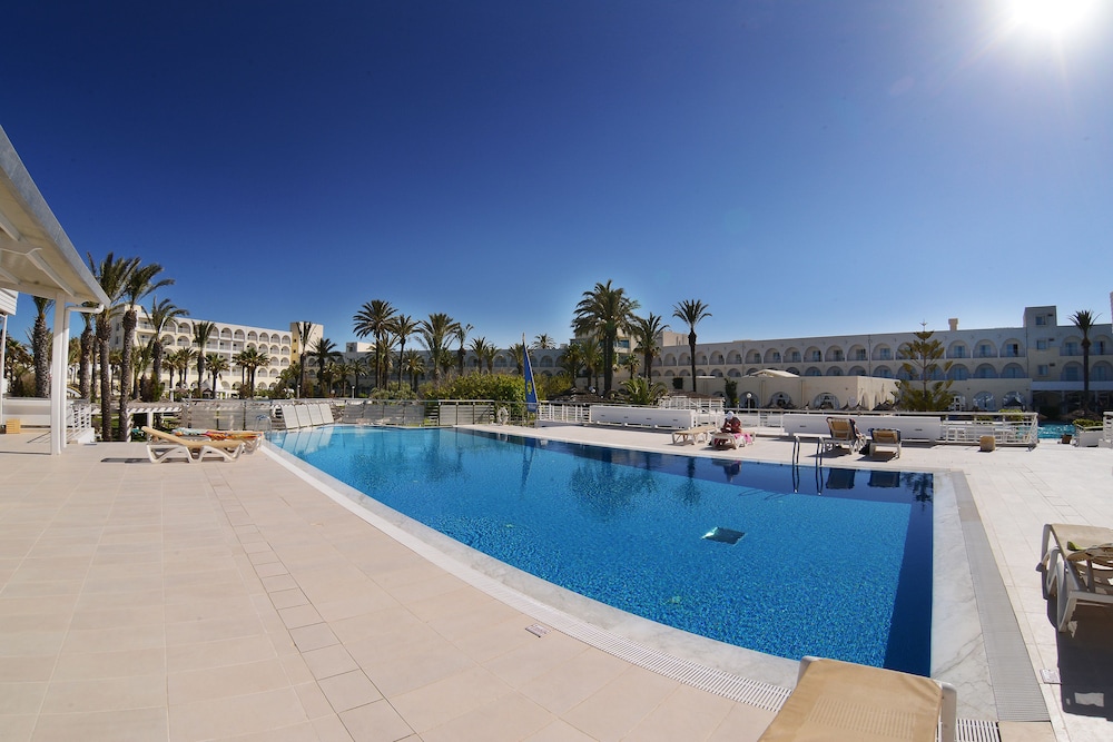 El Mehdi Beach Resort 83/84