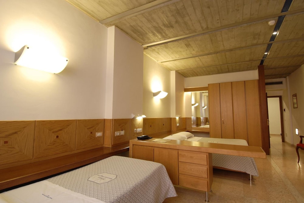 ALBERGO BIANCHI STAZIONE 28/50