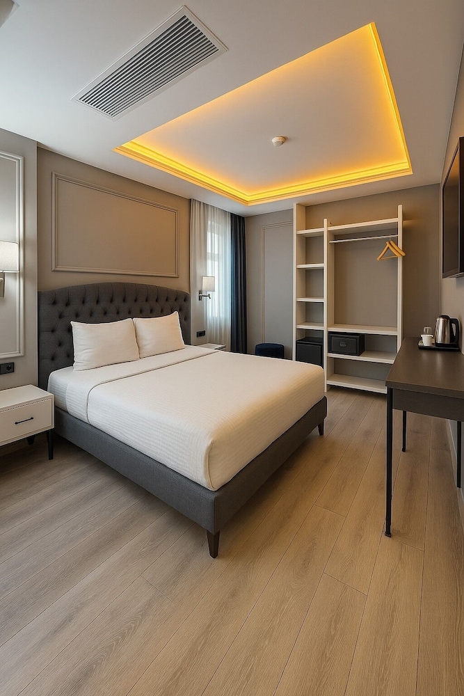Loft Airport Hotel 8/19