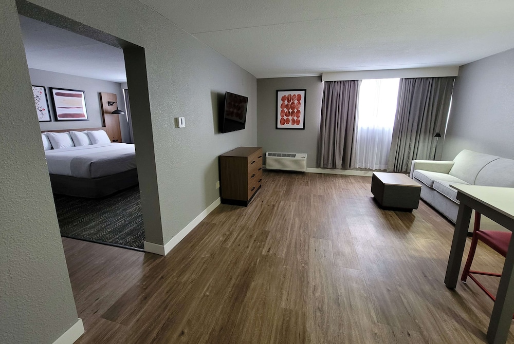 Hawthorn Suites by Wyndham Wichita Airport 28/44