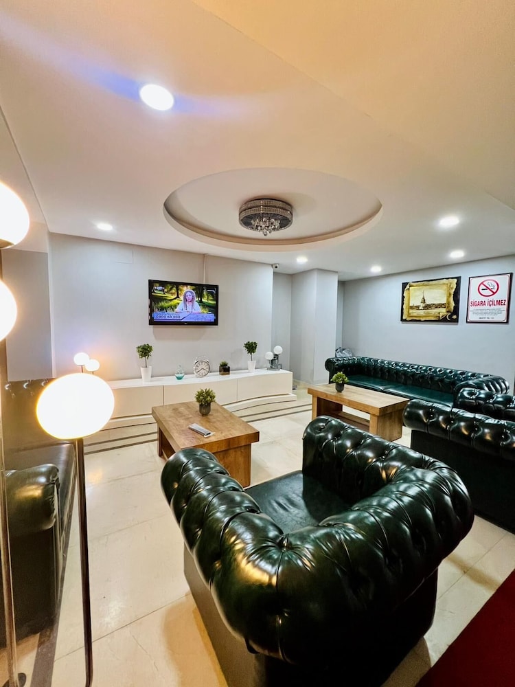 Lal Hotel 27/35