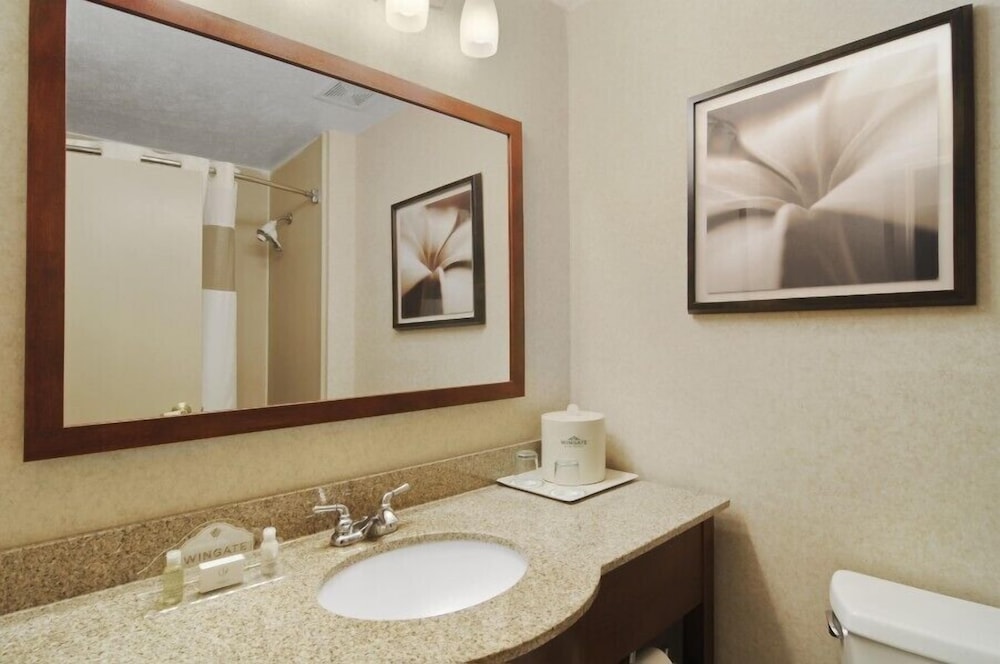 Comfort Inn & Suites Columbus North 11/35