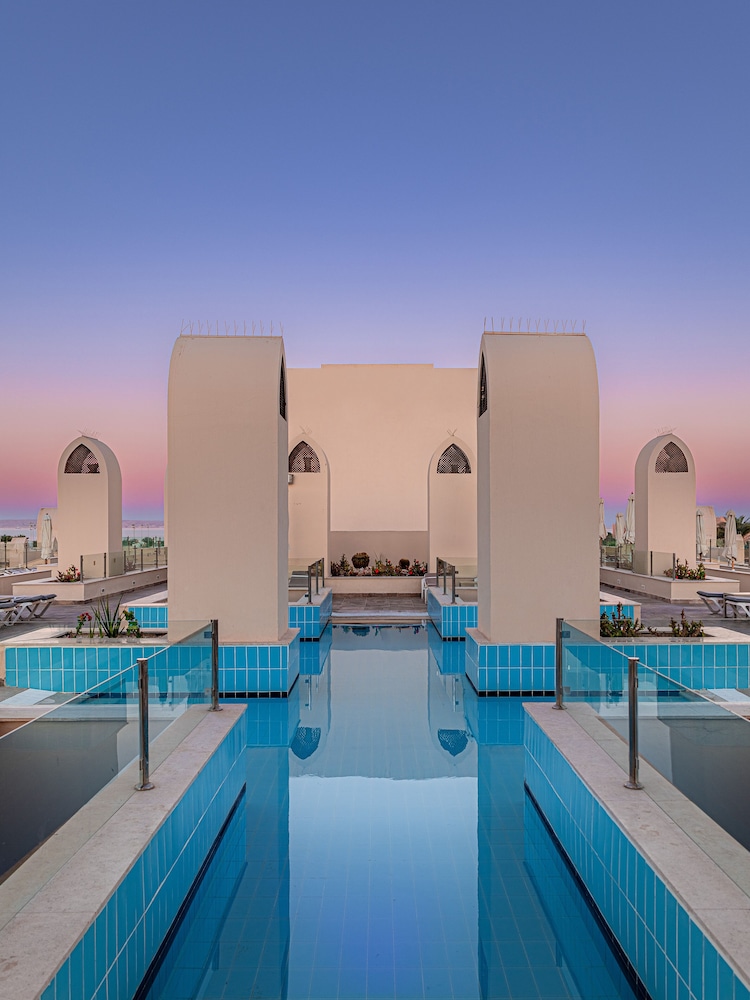 swimming pool spa