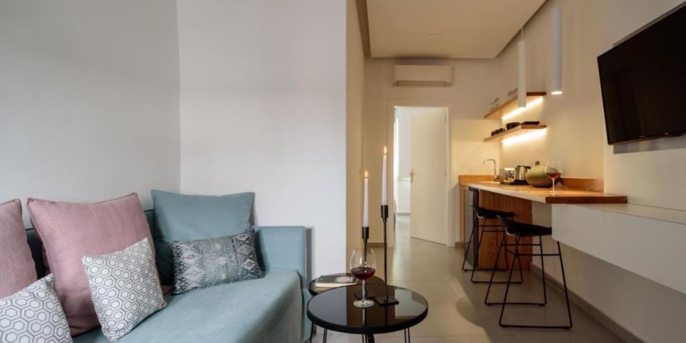 Harmony Suites 36/50