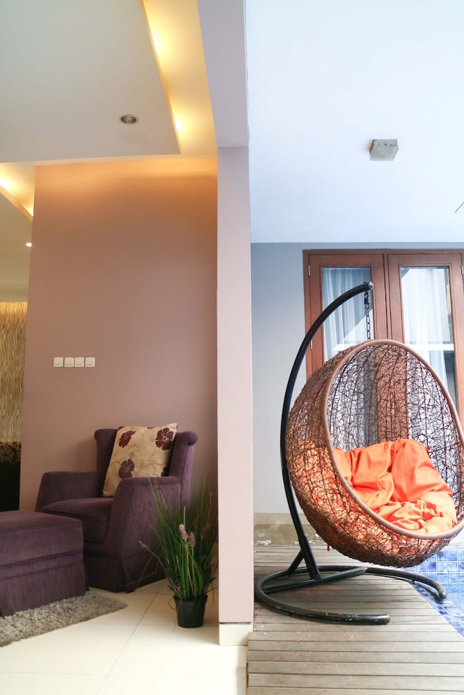 Rumah Teteh - Plemburan 23/32