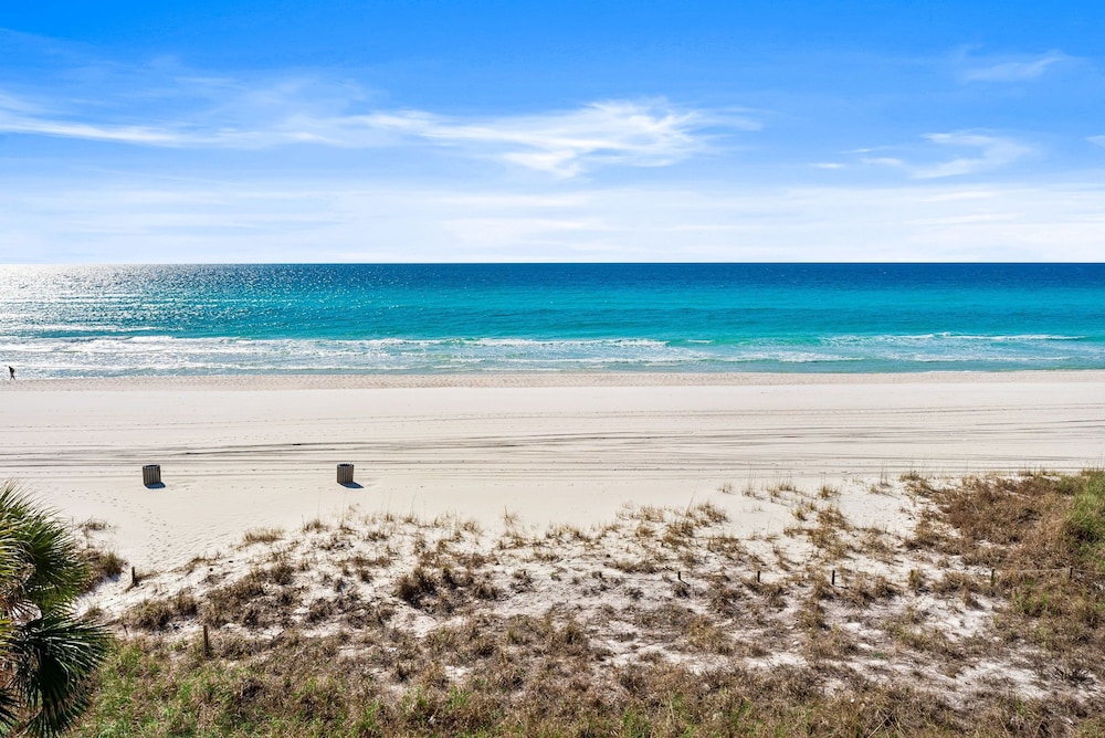 Seahaven Beach Hotel 68/69