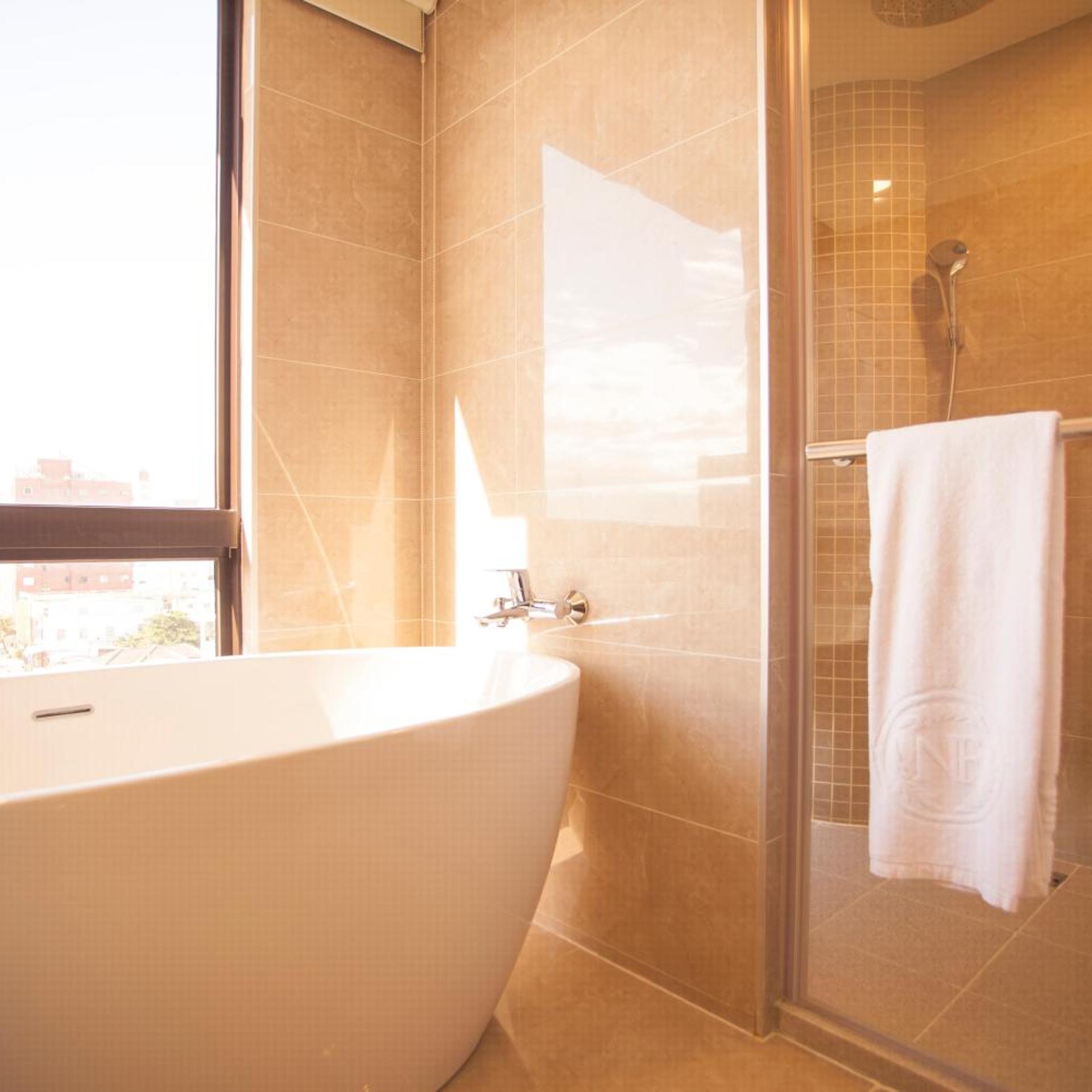 جناح تنفيذي، Inn By The Village 6/7