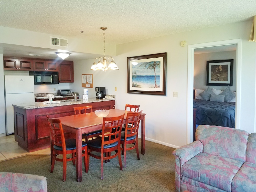 Parc Corniche Condominium Suites 42/62