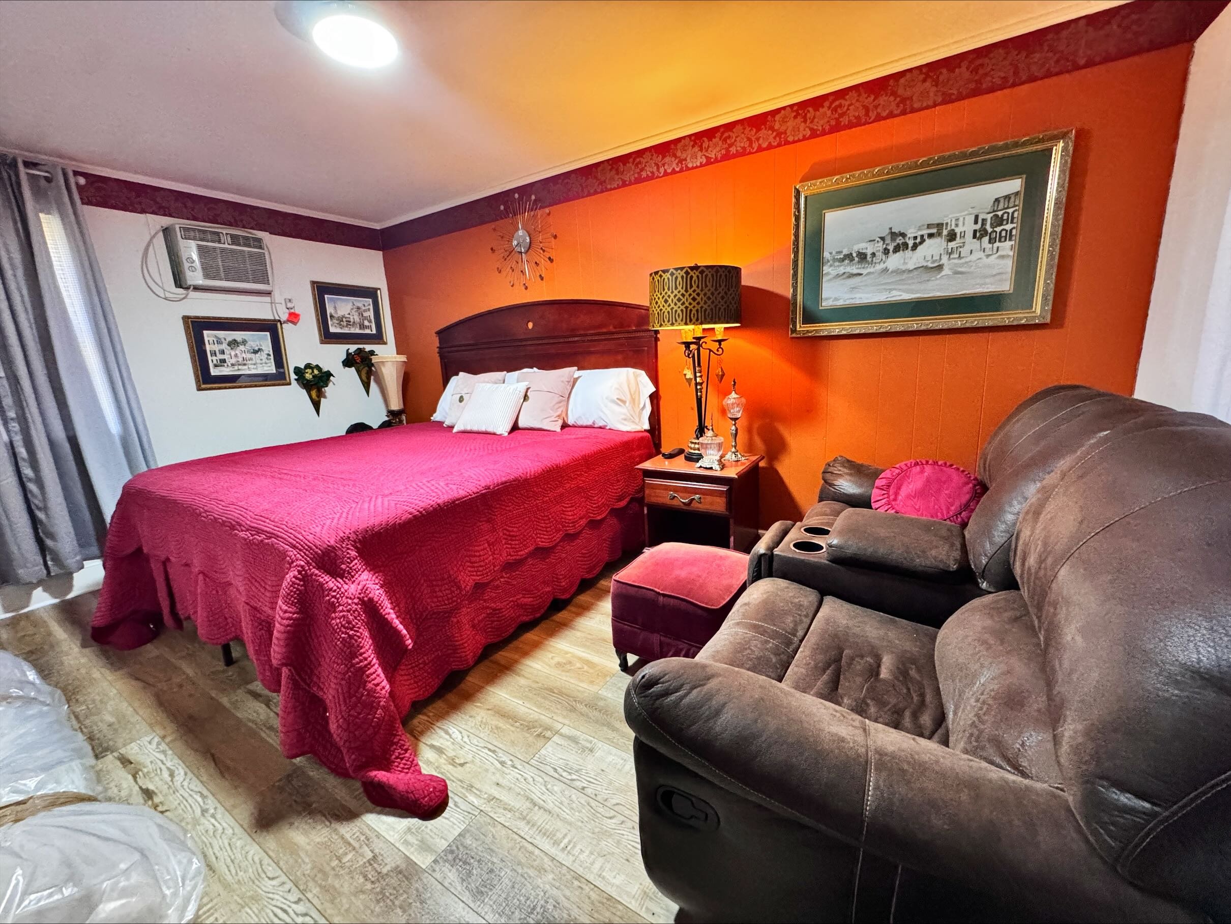Chesterfield Hotel by OYO Hwy 9 30/55