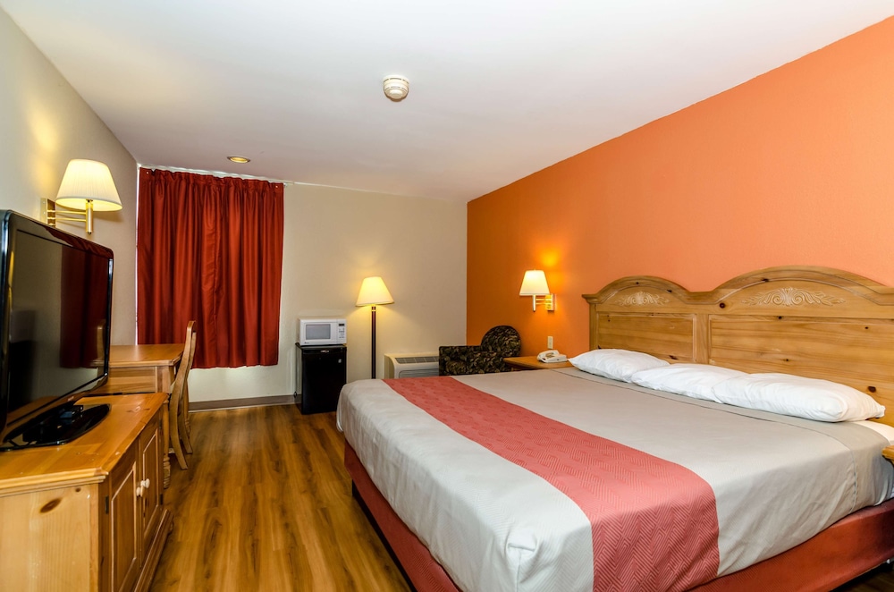 Baymont by Wyndham Newark/Wilmington 16/53