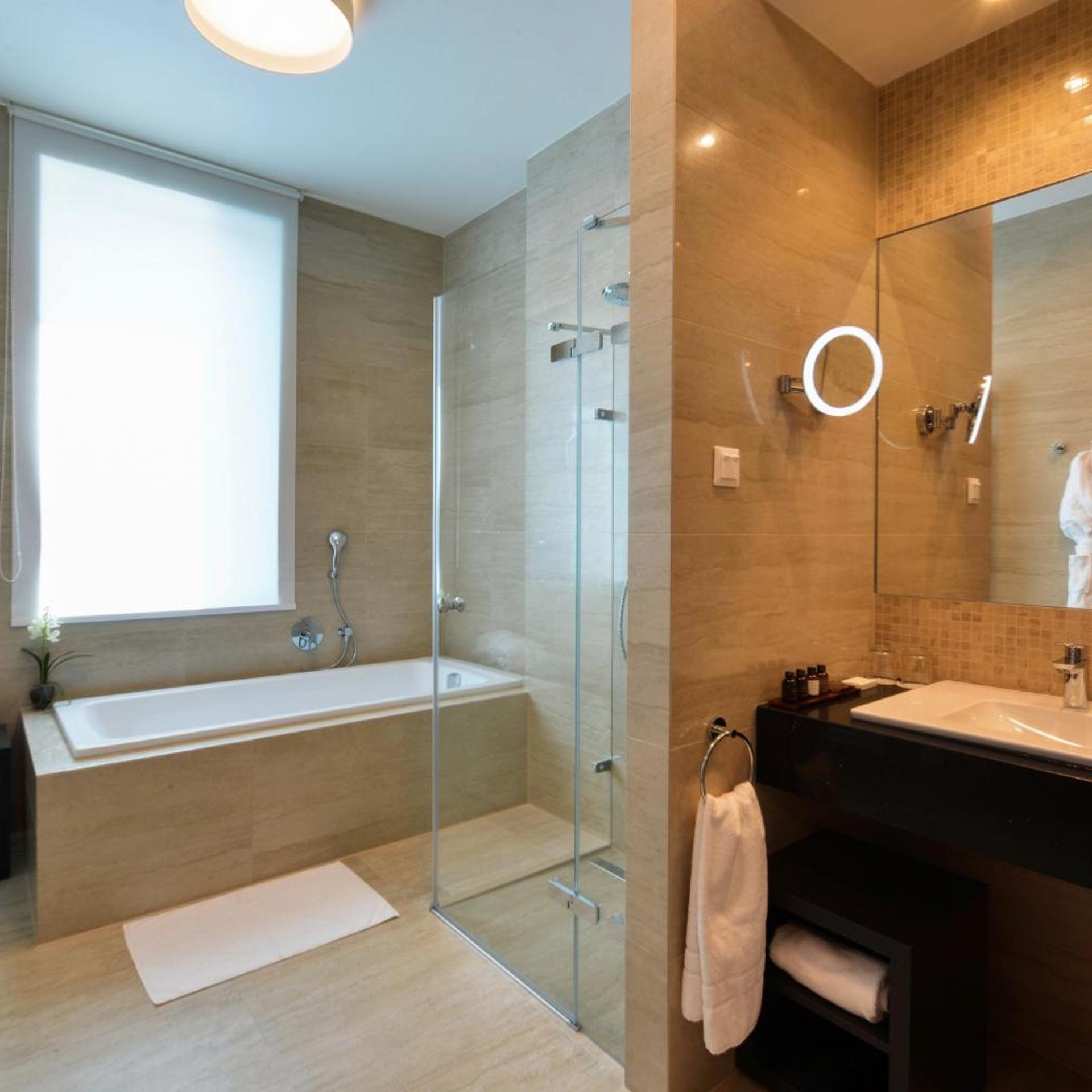 جناح، Grid Hotel 3/7