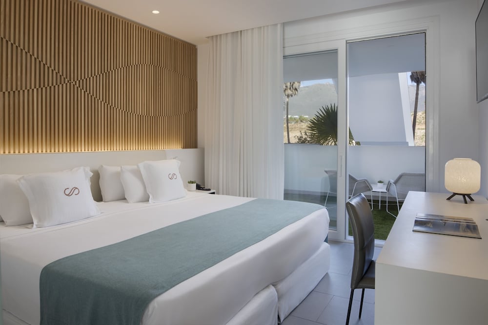 Royal Hideaway Corales Suites 24/77