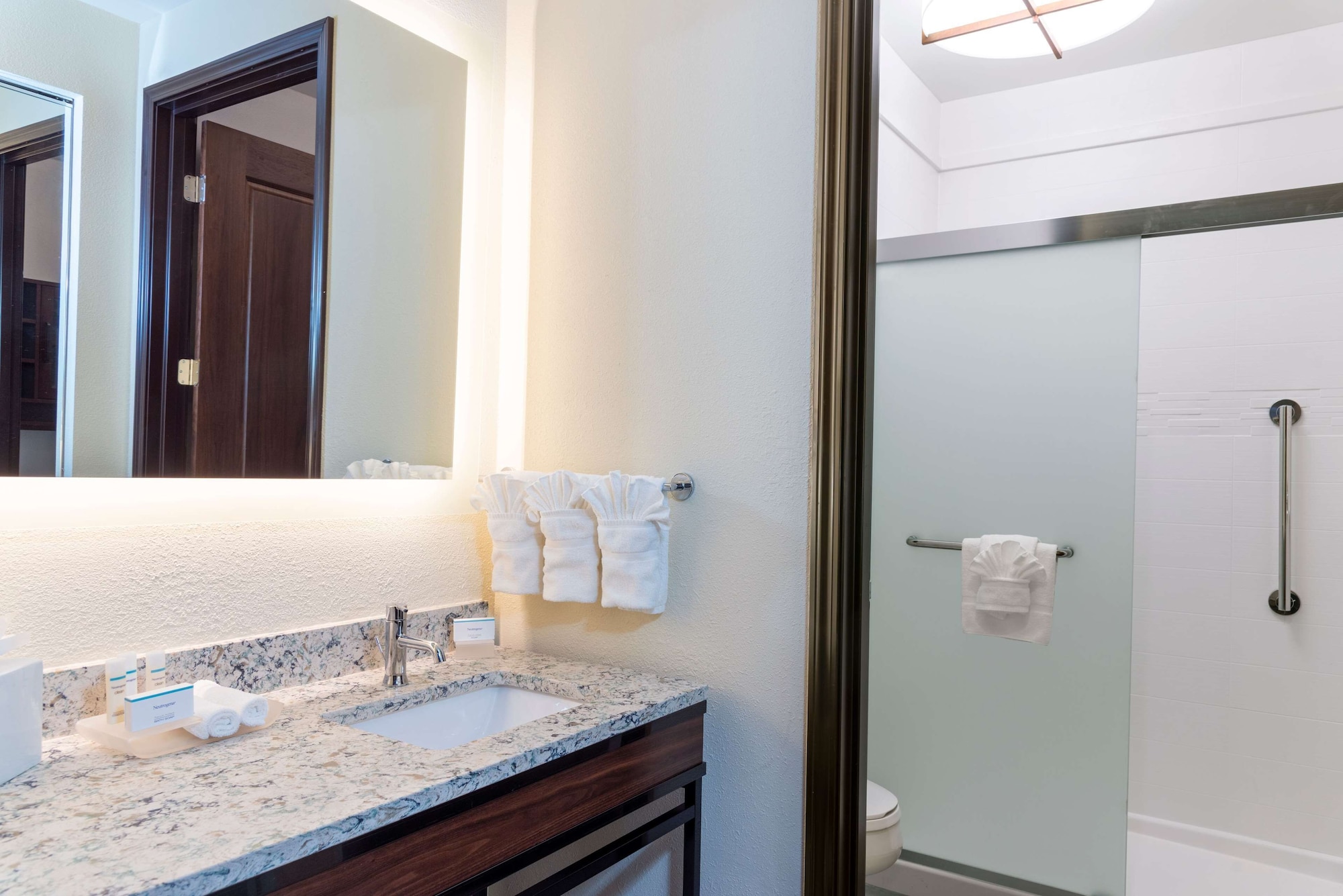 غرفة بسرير كينج مع أريكة، Homewood Suites by Hilton Indianapolis-Downtown 4/4