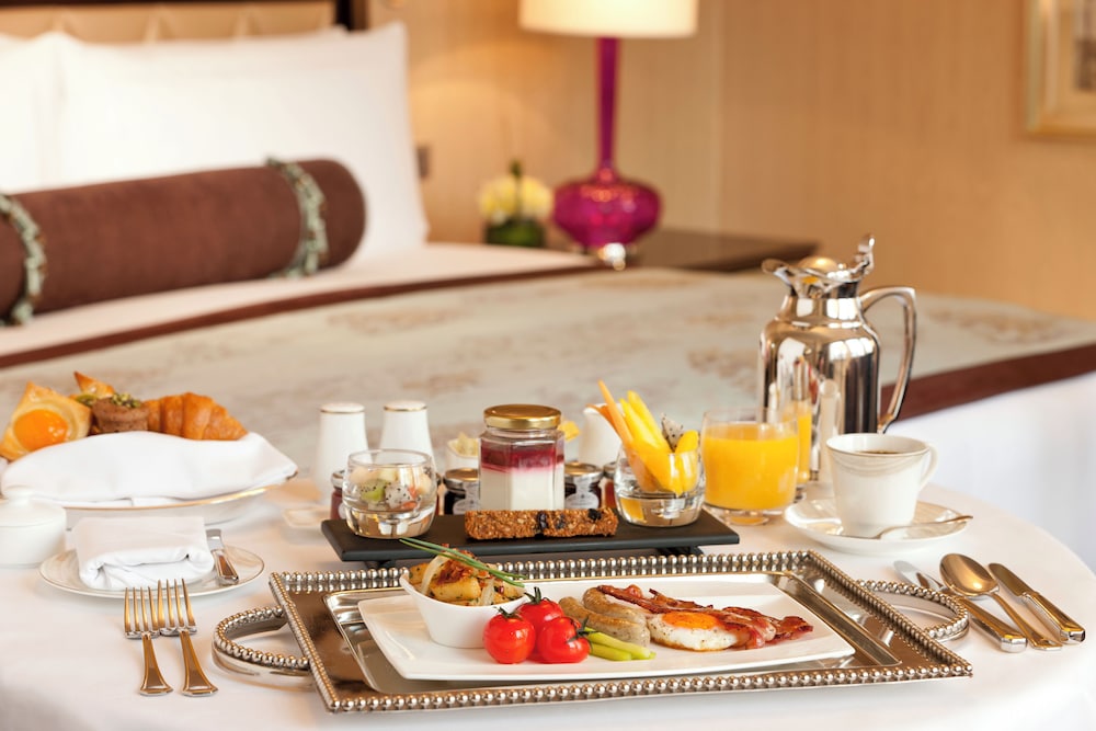FAIRMONT PEACE HOTEL 34/50