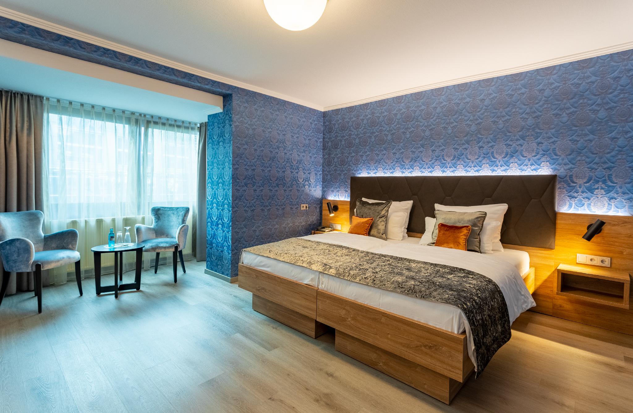 Standard, Triple, Single Bed
