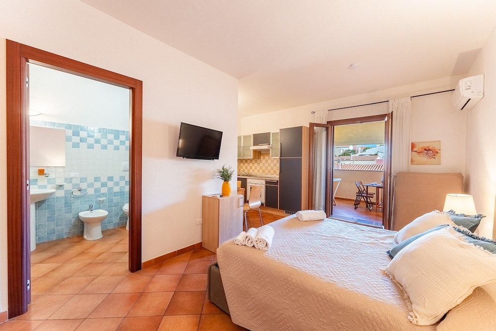 Studio, 1 Double and 1 Single Bed